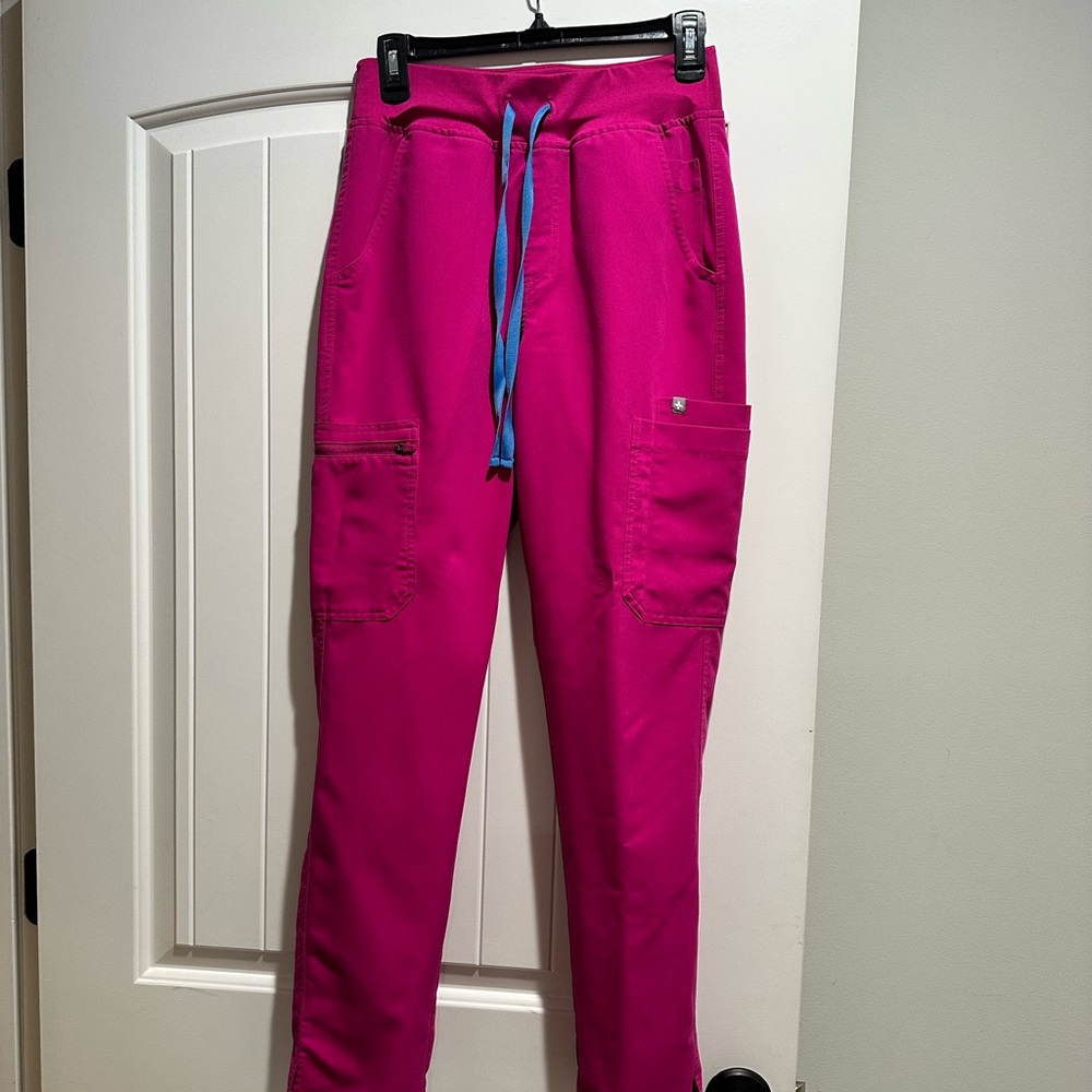 Figs scrub set! Pants and top!